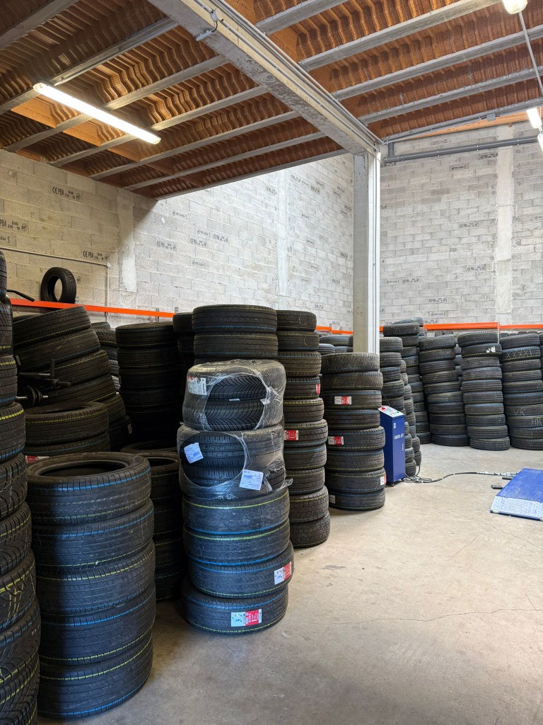 Stock de pneus neufs O'Pneus Concept